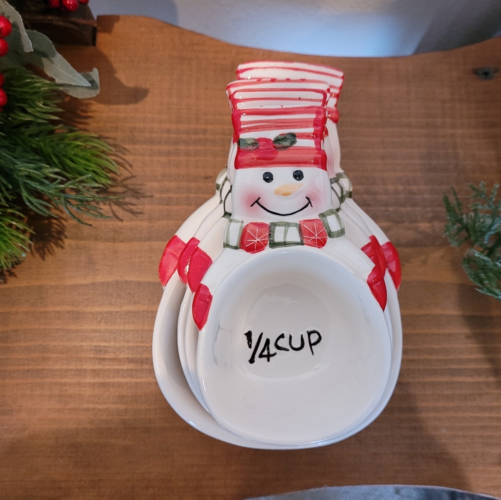Glittering Goodies 4 pack Ceramic Snowman Measuring Cups White/Red.
